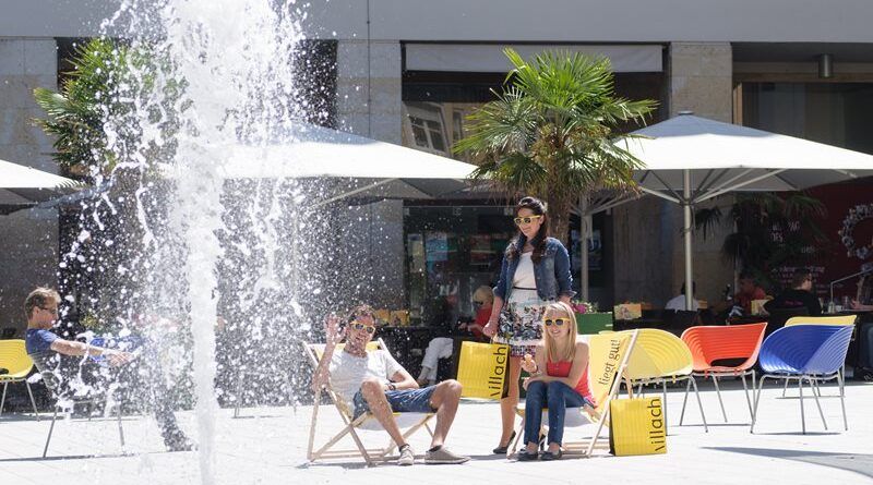 Sommerhitze ade: Rathausplatz Sommer Stadt Villach