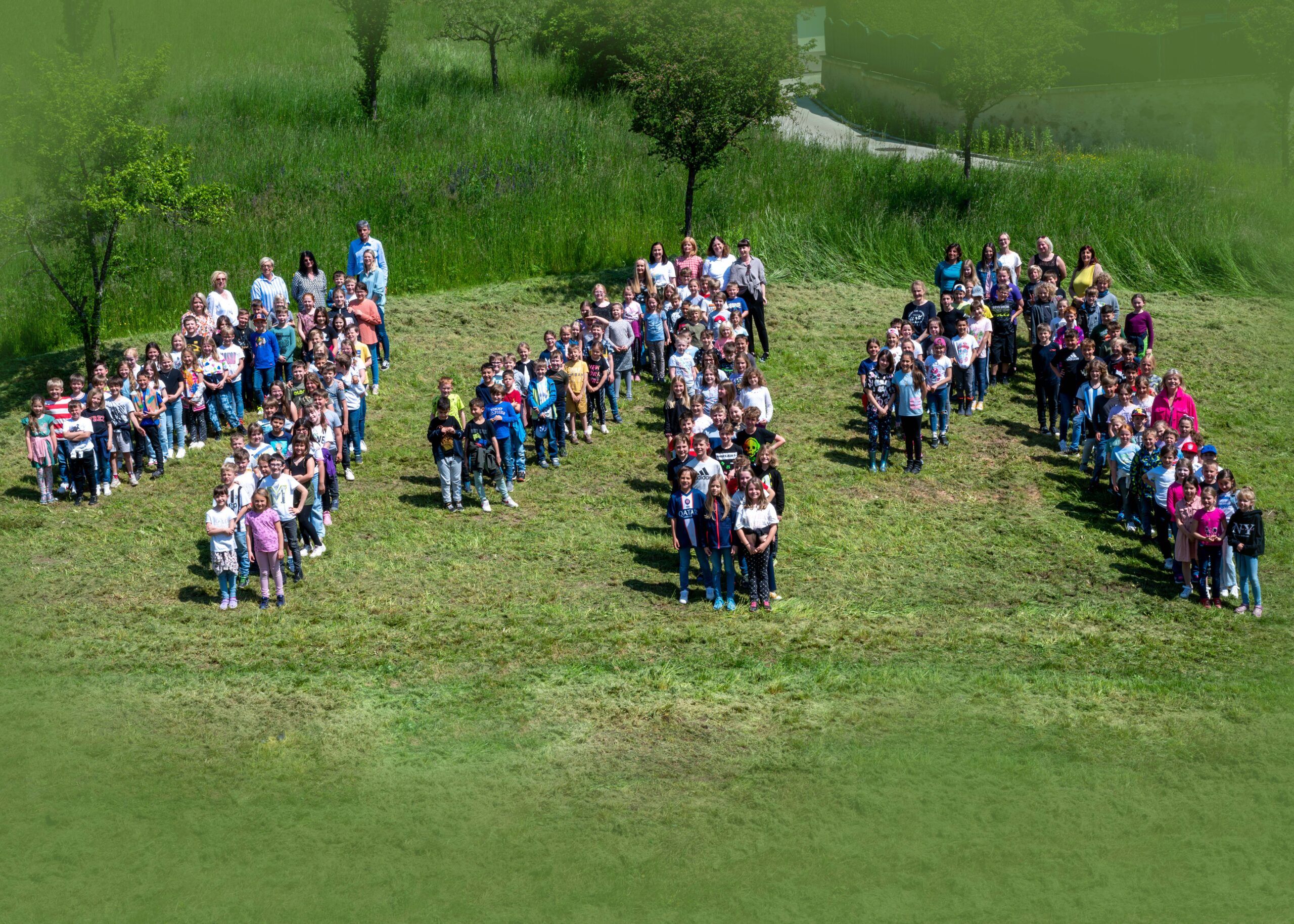 Die Kinder sowie die Pädagoginnen und Pädagogen der Volksschule Althofen freuen sich auf die 111-Jahrfeier