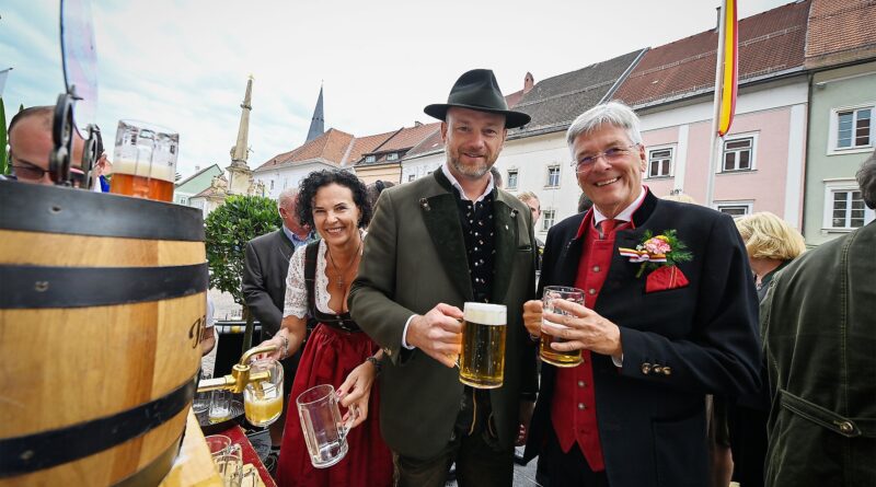 Heute, Samstag, wurde der 660. St. Veiter Wiesenmarkt mit dem traditionellen Festumzug feierlich eröffnet.