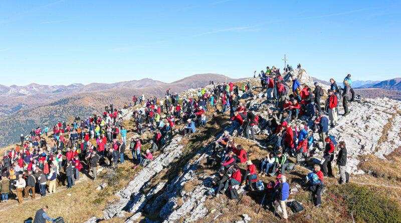 Am 15. Oktober haben Interessierte beim Franz Klammer Wandertag die Möglichkeit, mit Skilegende Franz Klammer in Bad Kleinkirchheim wandern zu gehen.