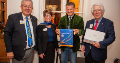 In Klagenfurt findet gerade das Europaforum des Lion's Club statt. Bürgermeister Scheider empfing gestern Abend die Gäste und bekam auch selbst eine Auszeichnung überreicht. 