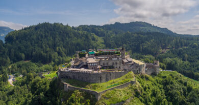 Burg Landskron 9 Plätze, 9 Schätze