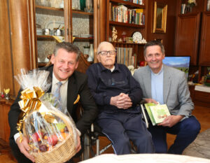 Der Klagenfurter Oskar Graselli wurde gestern 100 Jahre alt. Bürgermeister und Dompfarrer gratulierten dem Jubilar herzlich