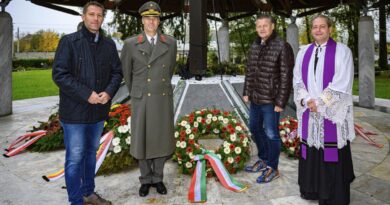 Am Donnerstagmorgen fand die militärische Allerseelenfeier am Friedhof Annabichl statt. Neben dem Gedenken an gefallene Soldaten wurde auch zur Sicherstellung des Friedens aufgerufen