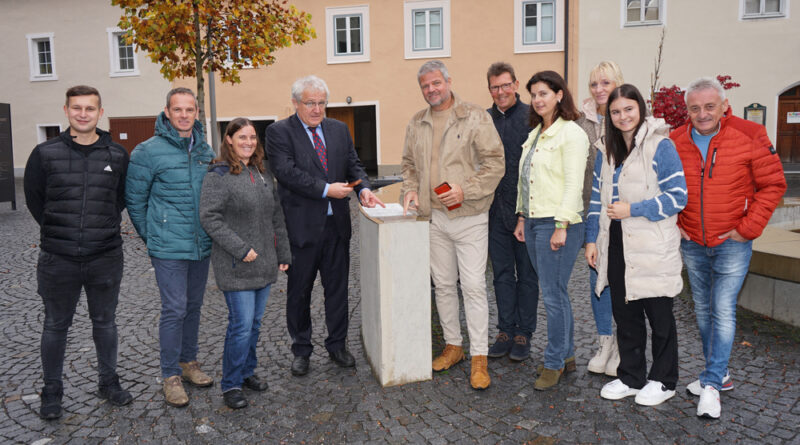 Eine neue Messstation für Smartphones am Rathausplatz in Spittal