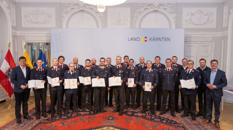 Viele Kärntner Feuerwehrleute wurden am Montag mit Katastropheneinsatzmedaillen in Silber und Bronze ausgezeichnet