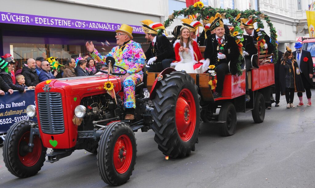 Der Villacher Fasching ist eines der größten und bekanntesten Faschingstreiben in Österreich und zieht jedes Jahr Tausende Besucher aus aller Welt an. Der Höhepunkt des Faschingstreibens ist der Faschingssamstag, der am 10. Februar 2024 stattfindet.