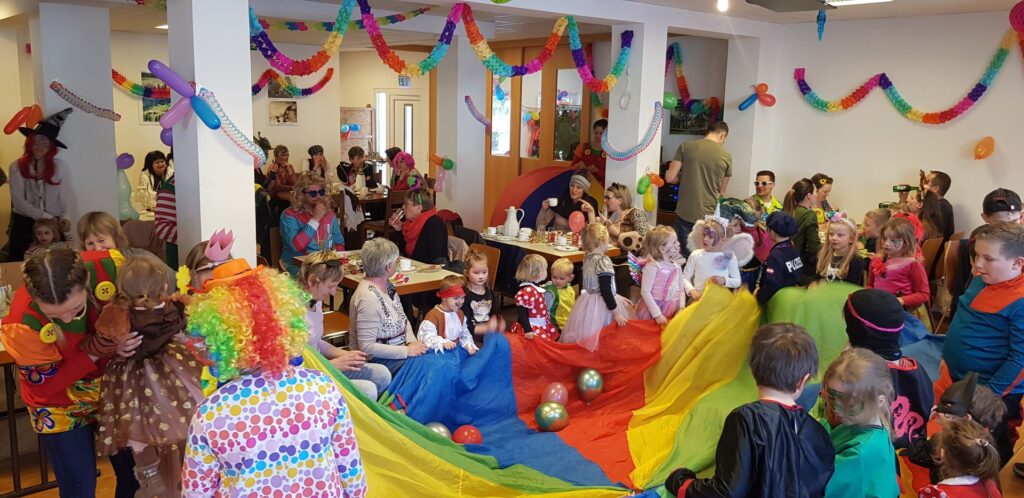 In Rattendorf fand letzten Sonntag der beliebte Kinderfasching statt. Über 70 große und kleine Närrinnen und Narren nahmen teil