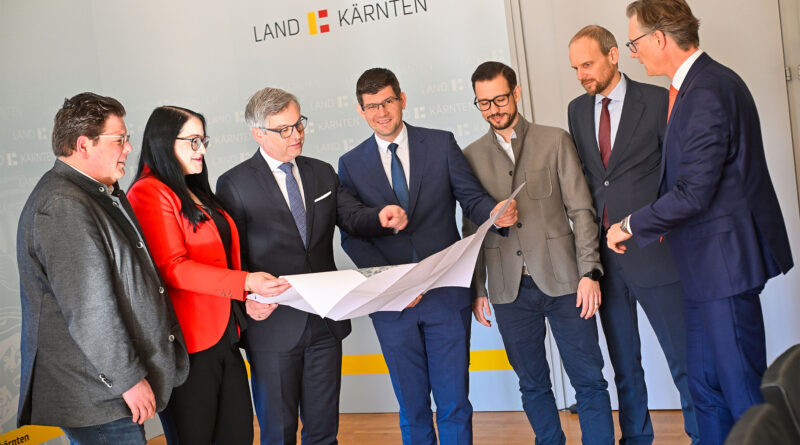 Stadtrat Christian Pober (Tourismusreferent, Stadt Villach), Vizebürgermeisterin Sarah Katholnig (Naturparkreferentin Stadt Villach), Bundesminister Dr. Magnus Brunner (Bundesministerium für Finanzen), Landeshauptmann-Stv. Martin Gruber (Beteiligungsreferent Land Kärnten), Landesrat Mag. Sebastian Schuschnig (Tourismusreferent Land Kärnten), Mag. Martin Payer (Vorstand Kärntner Beteiligungsverwaltung) und Dr. Johannes Hörl (Geschäftsführer Villacher Alpenstraßen GmbH)