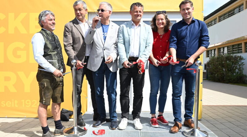 Vertreterinnen und Vertreter der Klagenfurter Stadtpolitik beim Festakt zu „100 Jahre Strandbad Klagenfurt“