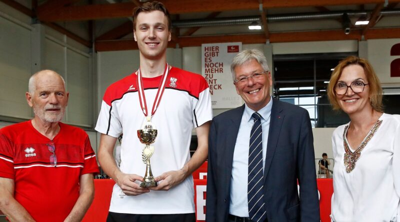 LH Peter Kaiser mit Trainer Karl Robatsch, Alexander Biro und Andrea Biro-Unzeitig bei den Fechtmeisterschaften in der Messehalle