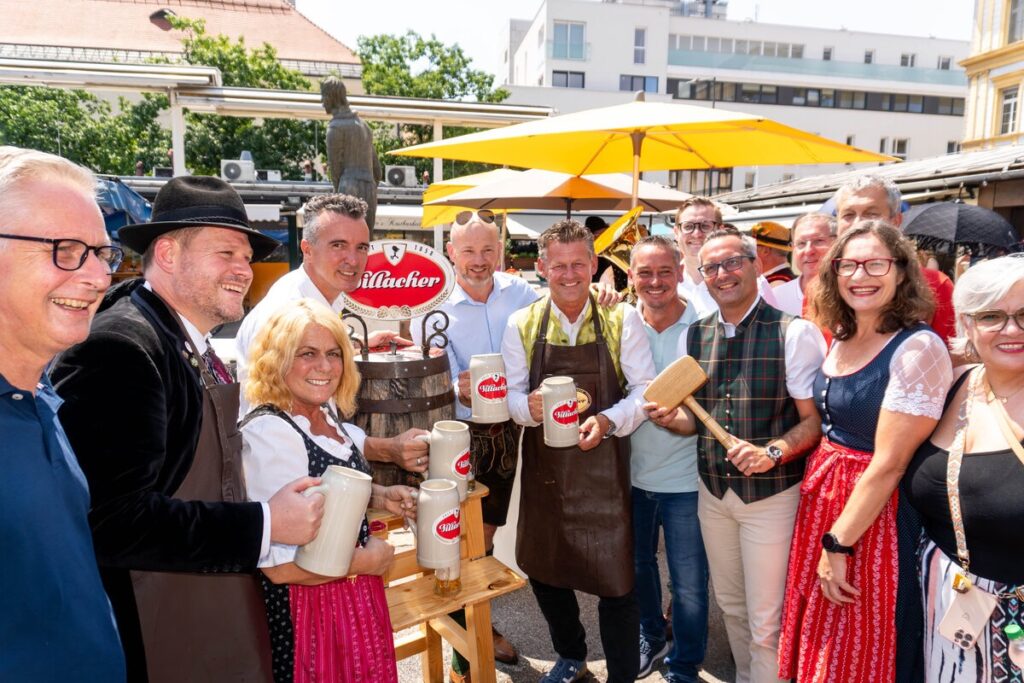 Auch in diesem Jahr marschierten die Villacher Kirchtagslader wieder in Klagenfurt ein und brachten die Festtagsstimmung zum Benediktinermarkt