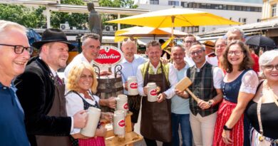 Auch in diesem Jahr marschierten die Villacher Kirchtagslader wieder in Klagenfurt ein und brachten die Festtagsstimmung zum Benediktinermarkt