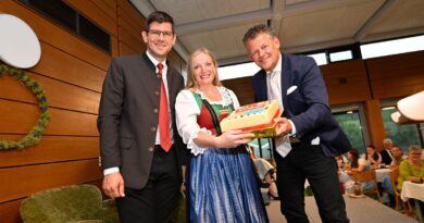 HBLA Pitzelstätten, 70-Jahr-Jubiläum, Landwirtschaft, Ernährung, Bildung, Kärnten, Naturwissenschaftliches Zentrum, Festgäste, Spatenstich, technische Fortschritte, Umweltschutz, Stadtwappen, Gesundheitspreis, Energie-Sparmeister