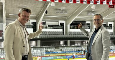 KAC-Erfolge sichtbar gemacht: Meisterbanner in der Heidi Horten Arena