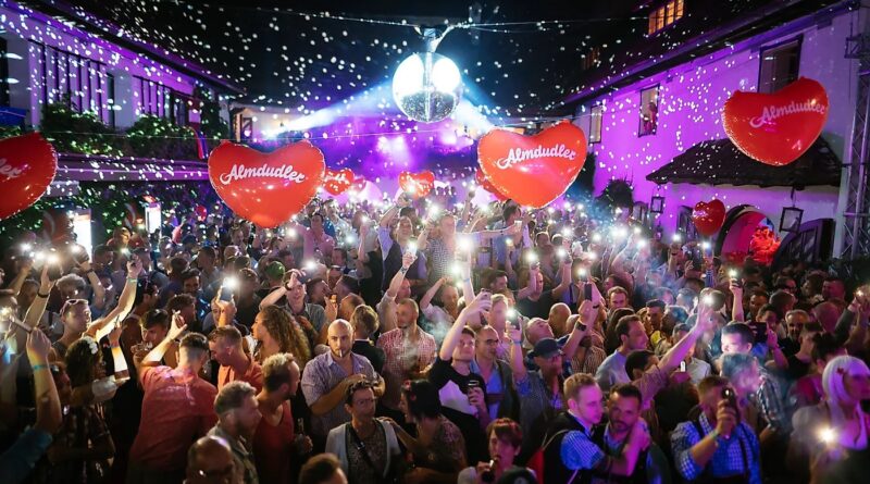 Das Pink Lake LGBTQ Festival am Wörthersee verspricht vom 29. August bis 1. September 2024 ein unvergessliches Wochenende voller ausgelassener Partys, entspannter Atmosphäre und gemeinschaftlicher Erlebnisse