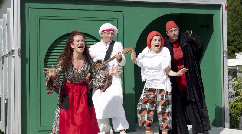 Theaterwagen Porcia: ARLECCHINO UND COLOMBINA