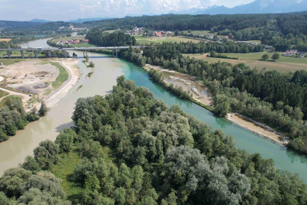 Die jüngsten Überschwemmungen zeigen, wie dringend effektive Hochwasserschutzmaßnahmen notwendig sind. Villach hat bereits reagiert und setzt umfangreiche Bauprojekte zum Schutz der Bevölkerung um