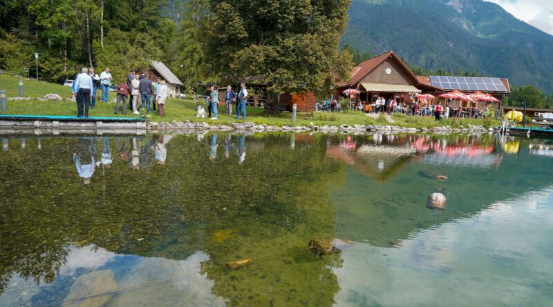 Das Naturschwimmbad Radnig bei Hermagor feierte sein 30-jähriges Bestehen und ist ein Paradebeispiel für nachhaltige Renaturierung und gesellschaftliches Engagement in Kärnten