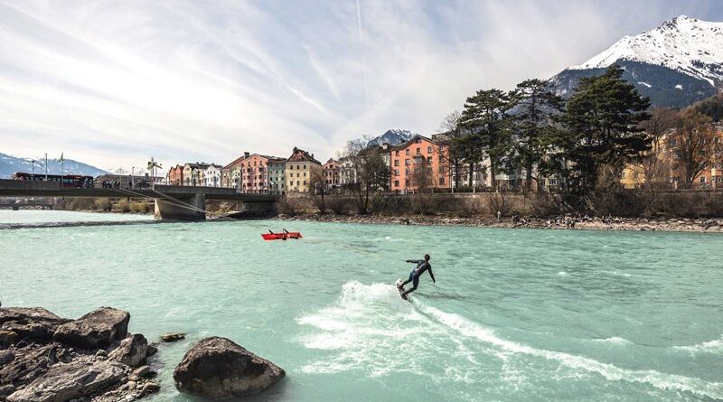 Surfen mitten in Villach: Neue Attraktion an der Draubrücke