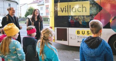 Früh übt sich: Villacher Kinder werden im Rahmen eines neuen Projekts für den Öffi-Verkehr fit gemacht