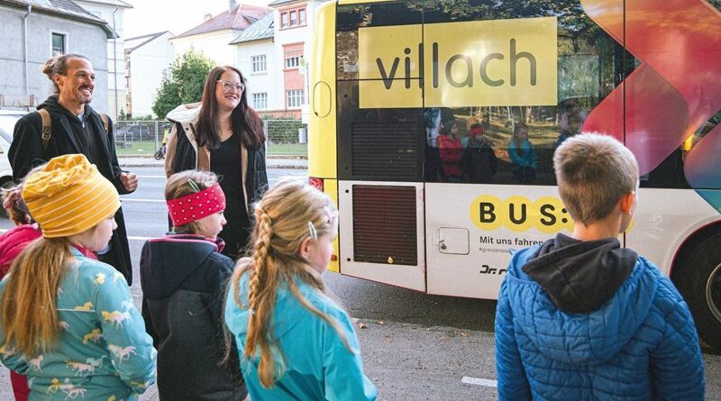 Früh übt sich: Villacher Kinder werden im Rahmen eines neuen Projekts für den Öffi-Verkehr fit gemacht