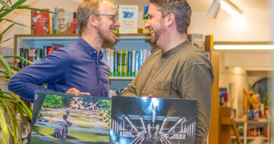 Vernissage in der Stadtbücherei St. Vait: Stefan Regenfelder und Philip Wachmann