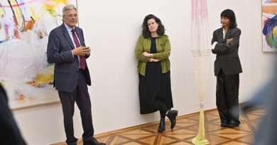 "Twiste" in der Galerie 3: LH Peter Kaiser, Violetta Ehnsperg und Terese Kasalicky bei der Eröffnung der Ausstellung