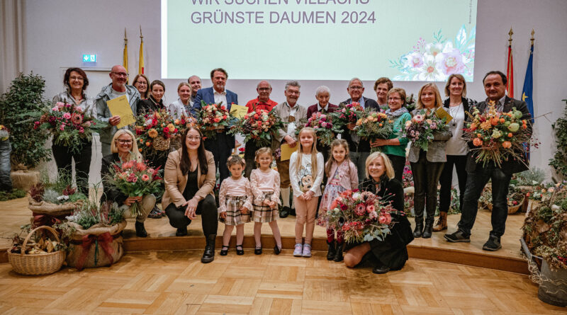 Grünste Daumen. Vizebürgermeisterin Sarah Katholnig und Karin Kugi, stellvertretende Stadtgrün-Leiterin, gratulierten den die Sieger:innen in den einzelnen Kategorien.