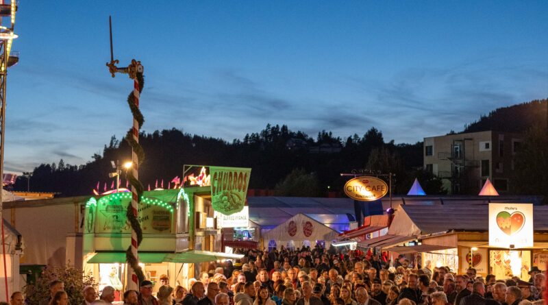 661. St. Veiter Wiesenmarkt: Die Freyung wurde zurück ins Rathaus gebracht. Der 662. Wiesenmarkt startet am 27. September 2025