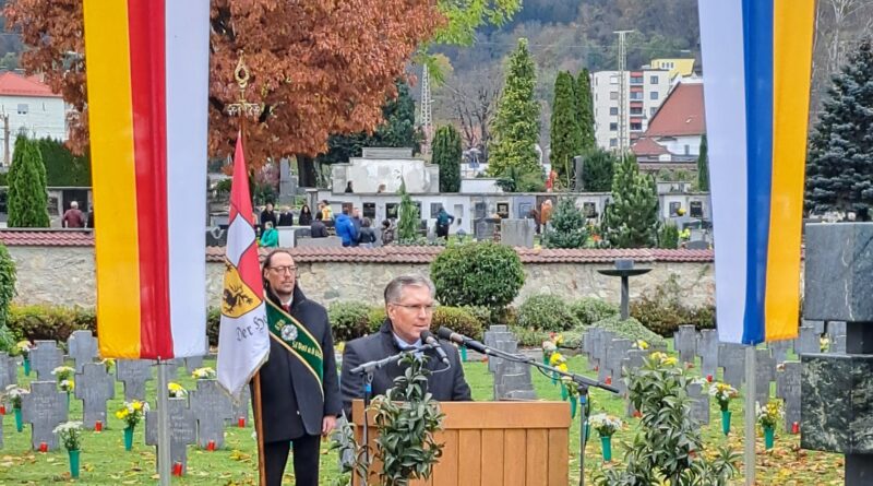 Die Stadtgemeinde St. Veit/Glan und das Österreichische Bundesheer laden am 1. November um 14 Uhr am St. Veiter Soldatenfriedhof zur traditionellen militärischen Allerseelenfeier