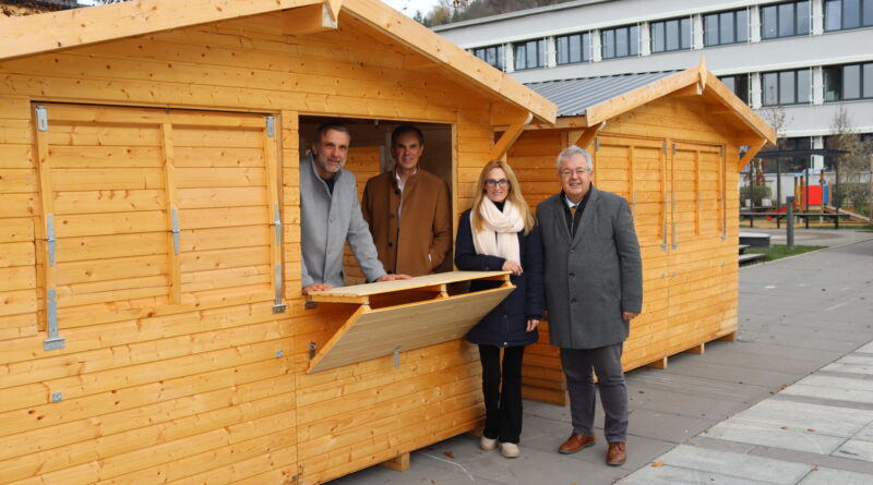 Weihnachtsweltkoordinator Gernold Kloiber, Stadtamtsleiter Hubert Madrian, Bettina Knafl-Jannach (Mitorganisatorin, Öffentlichkeitsarbeit) und Bürgermeister Walter Zemrosser freuen sich auf die Althofener Weihnachtswelt