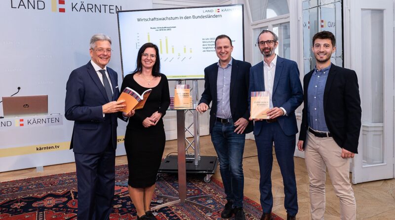 Pressekonferenz Statistisches Handbuch: LH Peter Kaiser, Sandra Preiml (Abteilung. 1), AL Thomas Graf (Abteilung 1), Martin Writz (Abteilung 1), Dominik Stabentheiner (Abteilung 1)